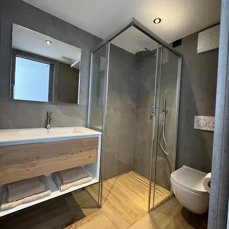 Giacinto Apartman *